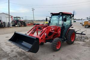 Kioti DK4220SEHCB with loader