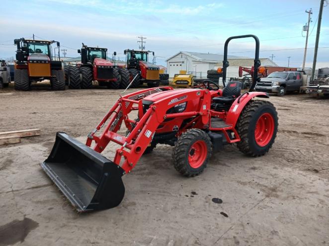 Kioti DK 4720 tractor with loader